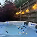 Duna - Japandi Met Topontbijt&wellness Bed & Breakfast 4*
